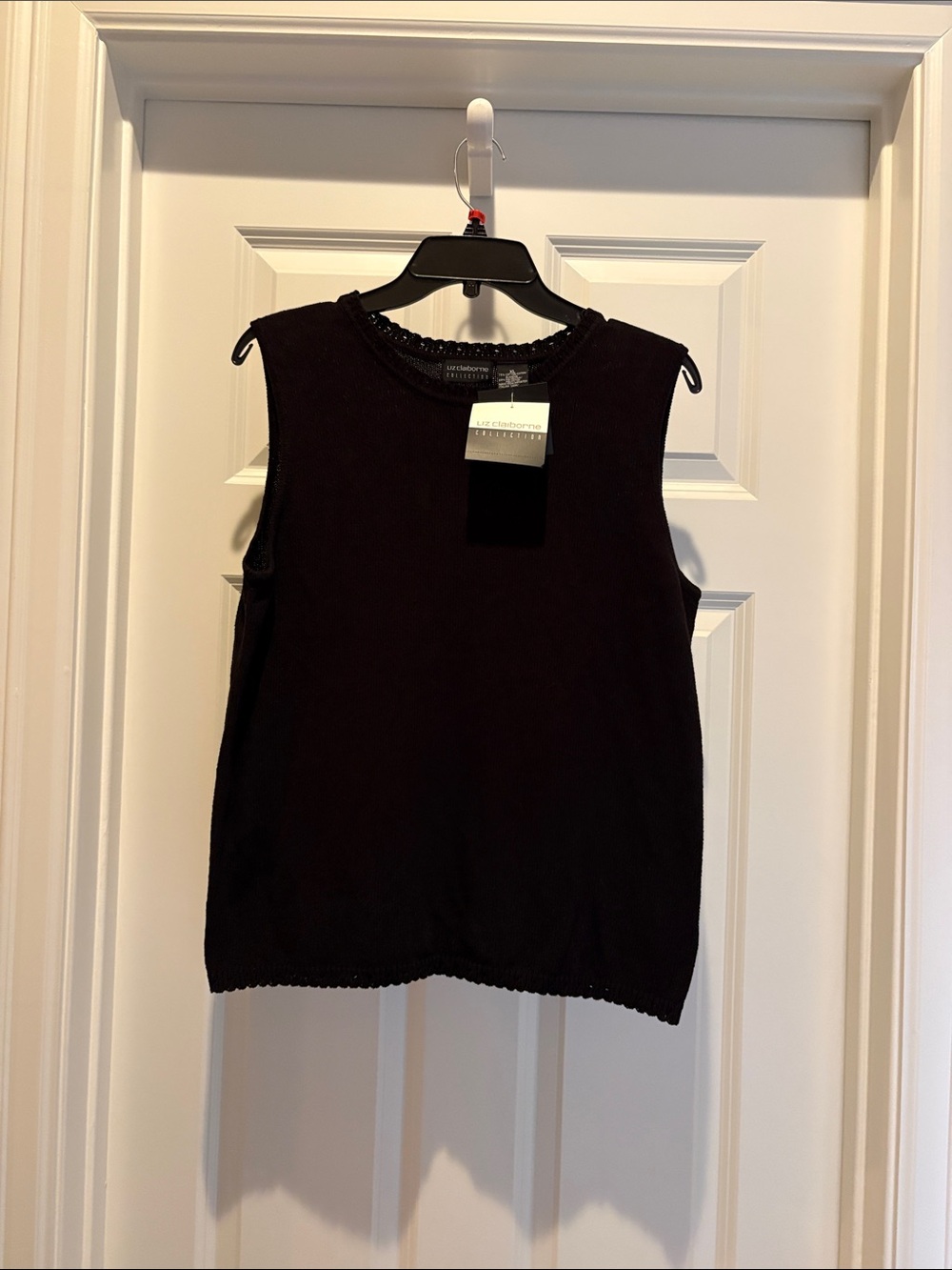 Liz Claiborne Black Sleeveless Knit Tank Top/ 75% cotton, 25% polyester